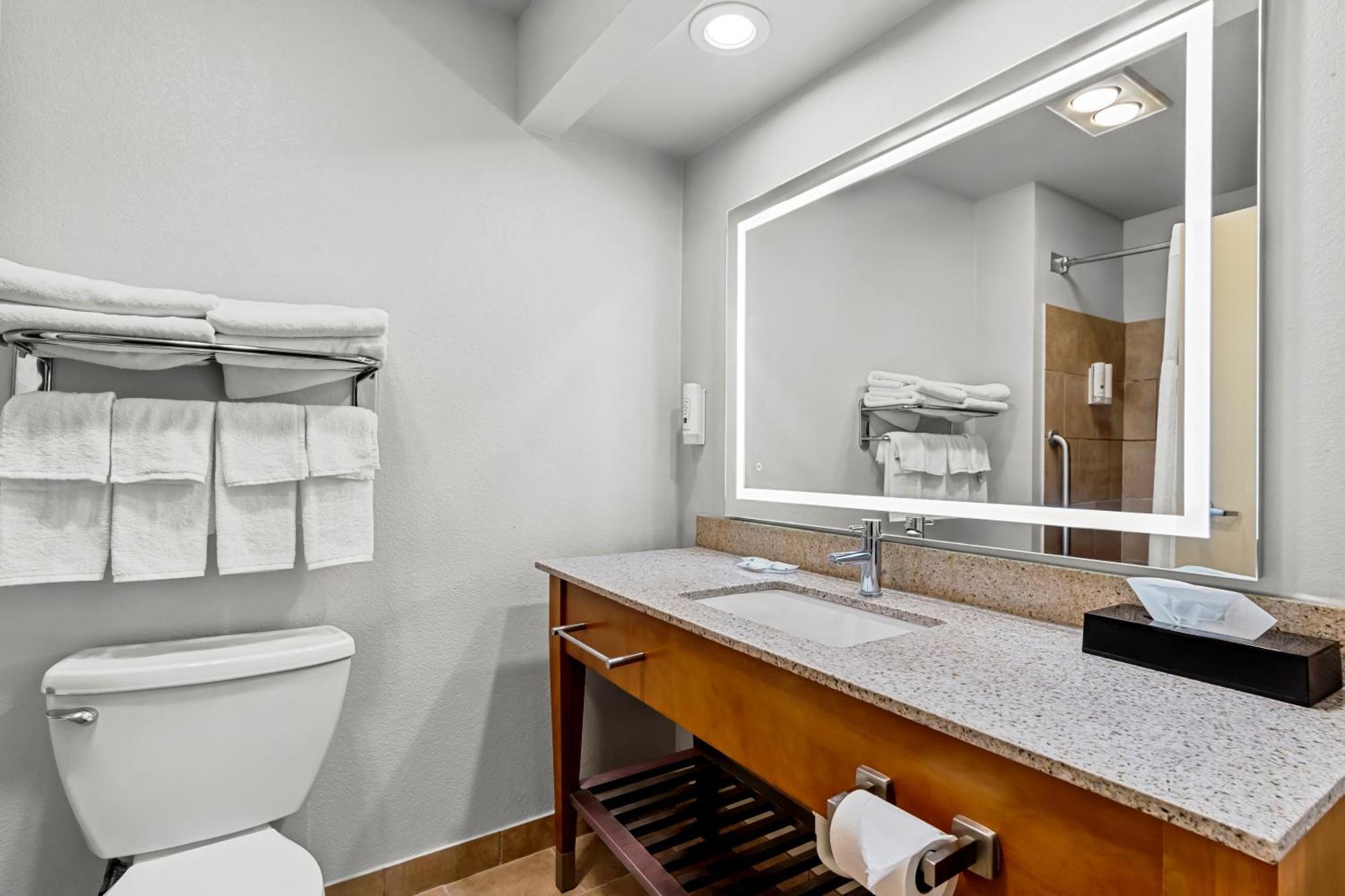 Quality Inn & Suites Airport North - Stone Oak San Antonio Zewnętrze zdjęcie