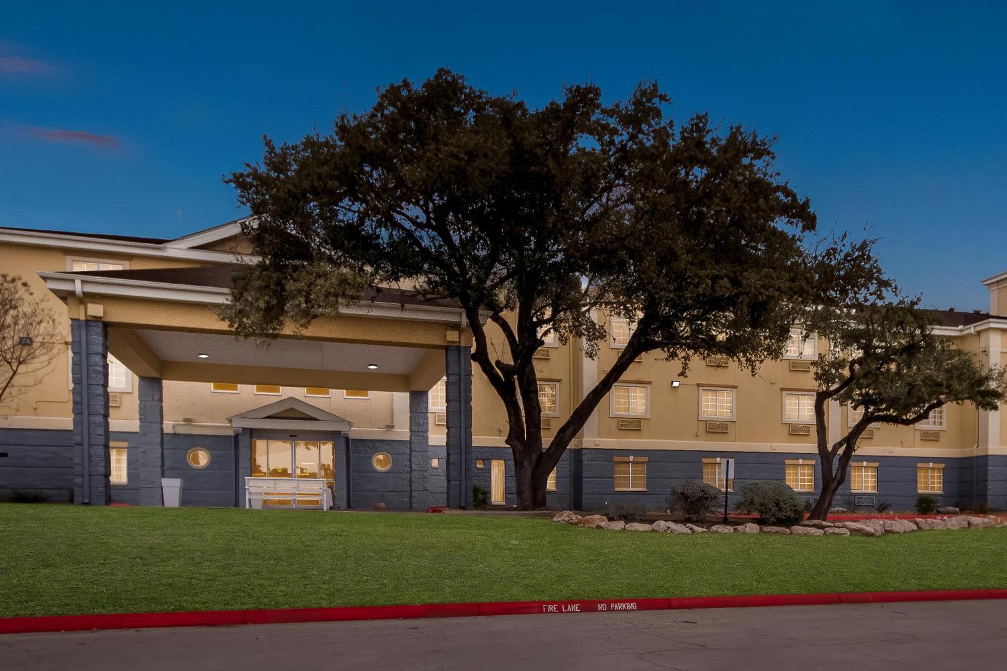 Quality Inn & Suites Airport North - Stone Oak San Antonio Zewnętrze zdjęcie