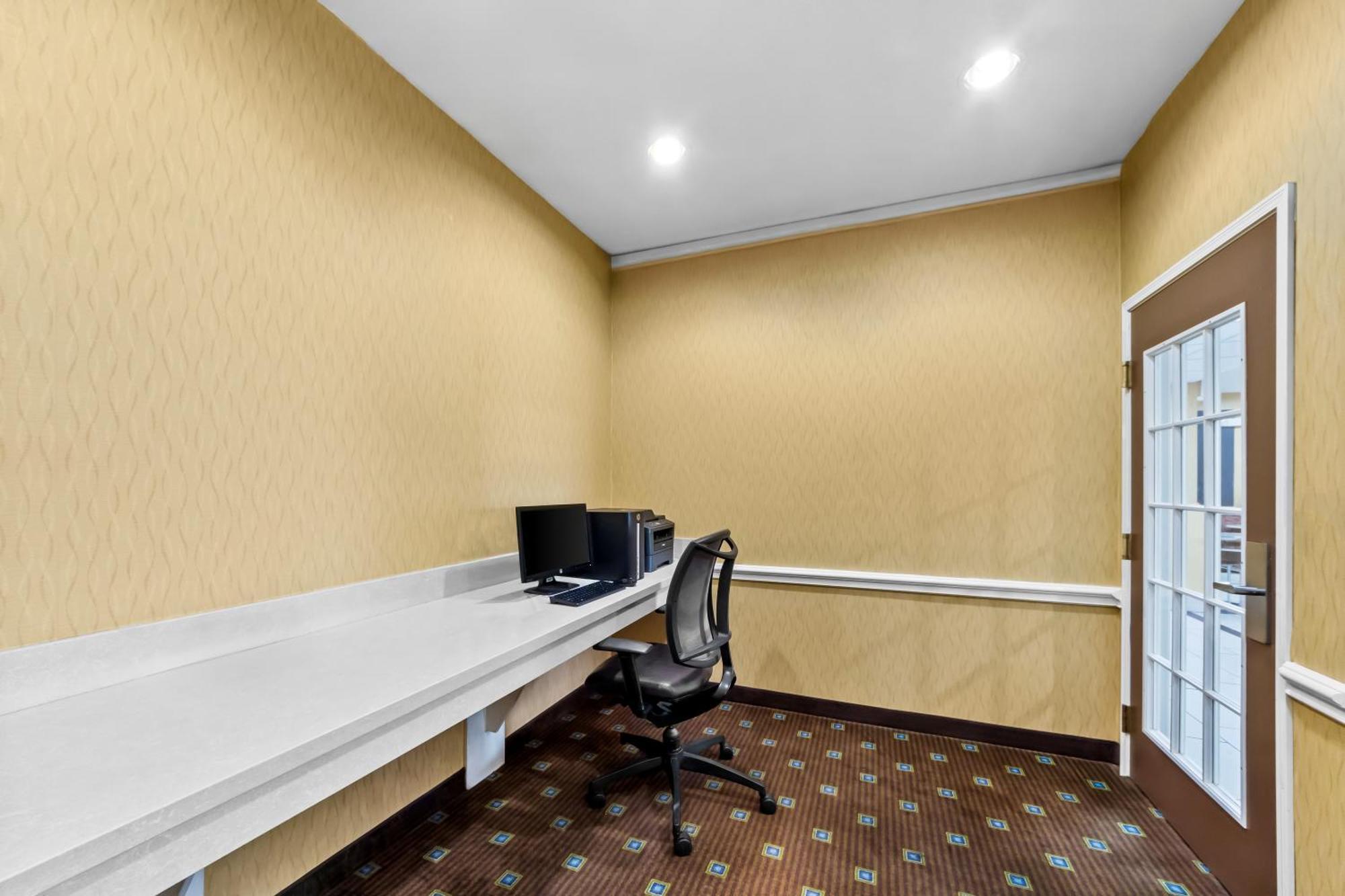 Quality Inn & Suites Airport North - Stone Oak San Antonio Zewnętrze zdjęcie