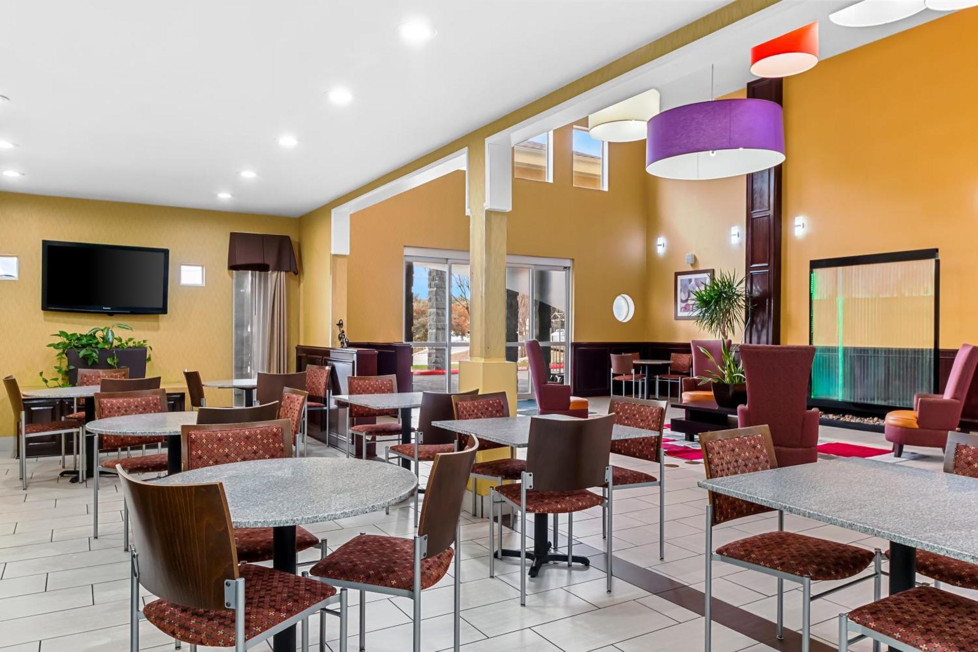 Quality Inn & Suites Airport North - Stone Oak San Antonio Zewnętrze zdjęcie